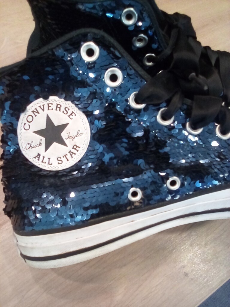 navy sparkly converse